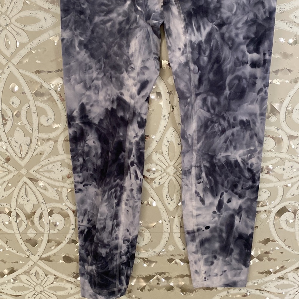 lululemon athletica Tie-Dye Leggings - Black and Gray - Picture 3 of 6
